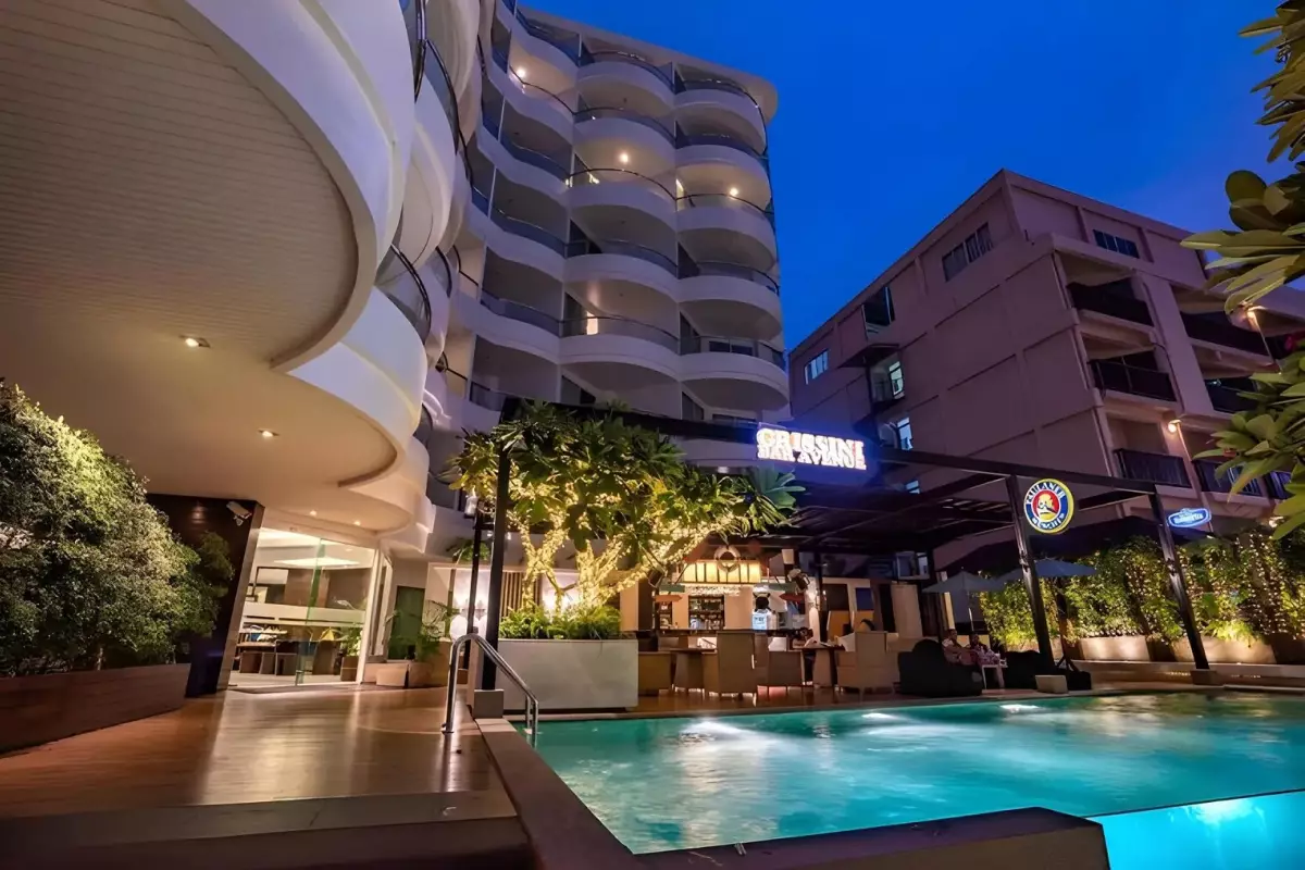 ا وان پاتایا بیچ ریزورت